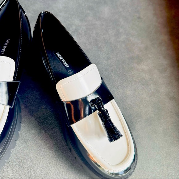 Nine West Loafers. NWT. So chic wth denim and wide pants. Size 8.5.Original bx. - Picture 7 of 8